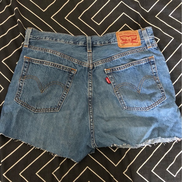 VINTAGE LEVIS SHORTS - Picture 2 of 4